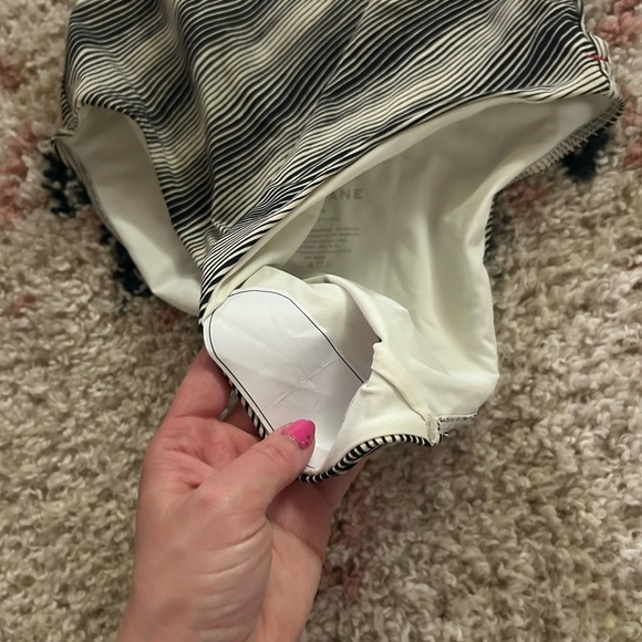 Everlane striped one piece swimsuit - Picture 4 of 7